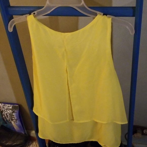 Lady's  summer  top - Picture 3 of 3